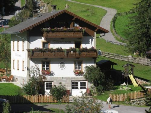  Apartments Ferienhaus Ortner, Pension in Innervillgraten