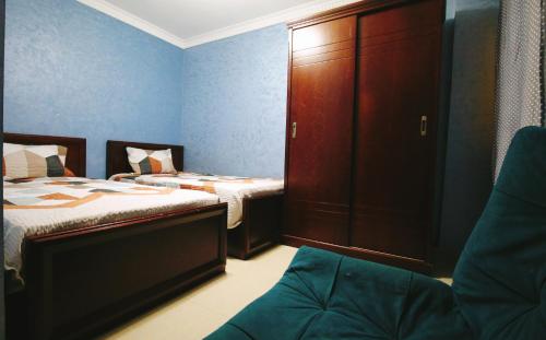 Golden Charming 3-Bed Apartment in Cairo - image 4