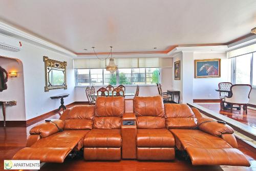 Huge 3 bedroom ocean front for 8 people - image 2