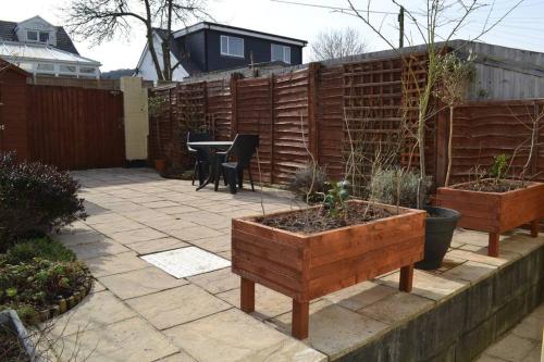 Entire 3 bedroom house near Caerphilly station 3
