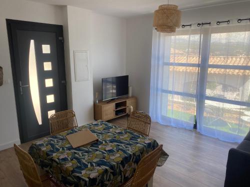 Maison avec vue sur le massif de l Etoile in Saint-Mitre