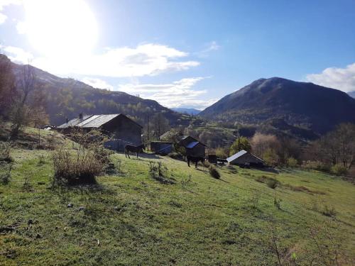 Gîte à la ferme calme et chaleureux avec cheminée.