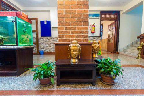 Hotel Acme Inn – Kathmandu, OH