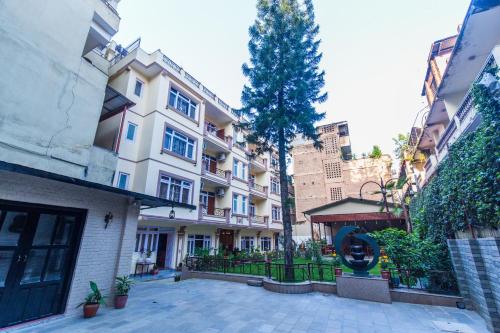 Hotel Acme Inn – Kathmandu, OH