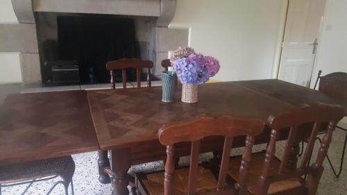 Family Room with Garden View image 1
