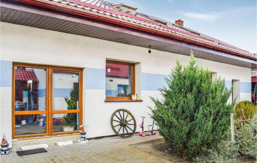 Зовнішній вигляд готелю, 5 Bedroom Gorgeous Home In Swierzno in Мястко