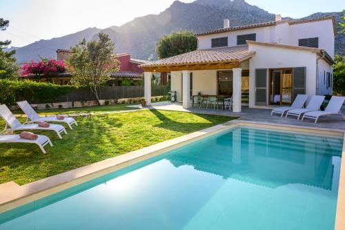 Villa with pool near the beach in Cala Sant Vicenç
