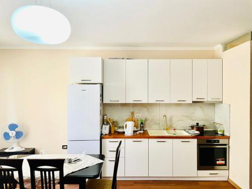Spacious Holiday Apartment, Tirana (photo 3)