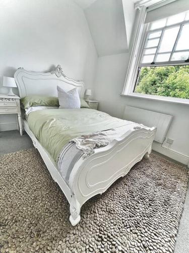 Bright & Airy Rooftop Southsea Apartment