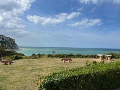 Le gîte des Falaises - plage à pied - vue sur mer - Location saisonnière - Petit-Caux