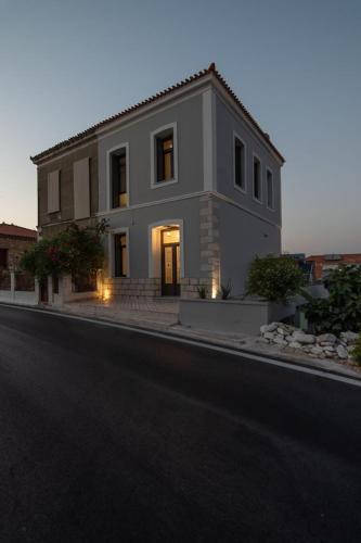 Villa Samos - Renovated stone villa with private pool- 2 min from the sea!