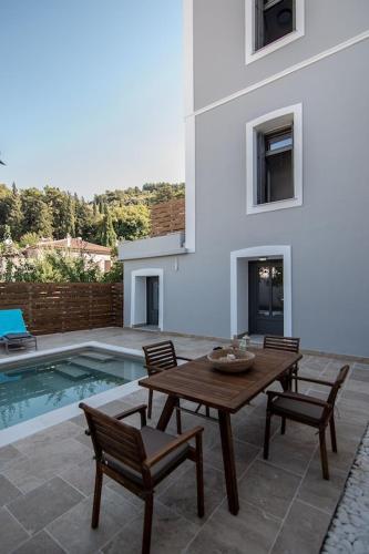 Villa Samos - Renovated stone villa with private pool- 2 min from the sea!