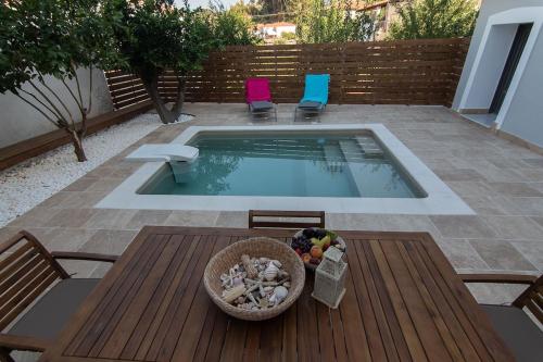 Villa Samos - Renovated stone villa with private pool- 2 min from the sea!