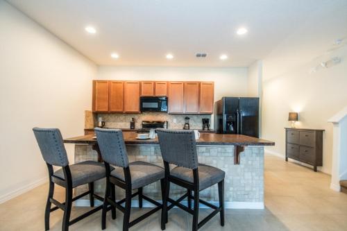 Amazing 4BR Resort Townhome with Splash Pool-4686TD villa - image 3
