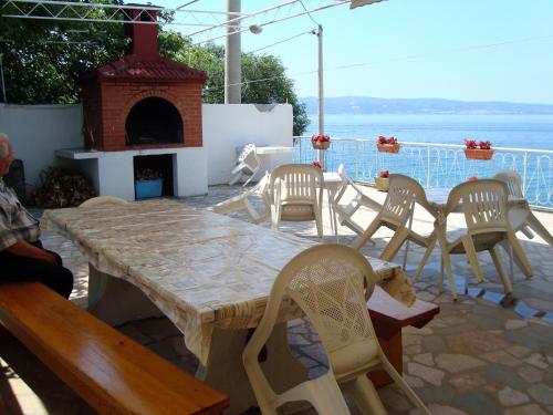 Three-Bedroom Apartment with Terrace and Sea View image 5