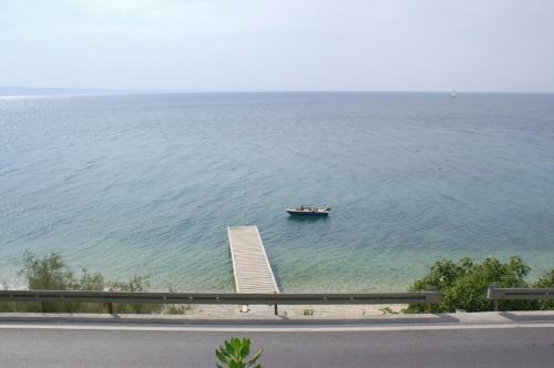 Three-Bedroom Apartment with Terrace and Sea View image 2