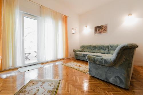 Apartments with a parking space Duce Omis - 2773 - image 8