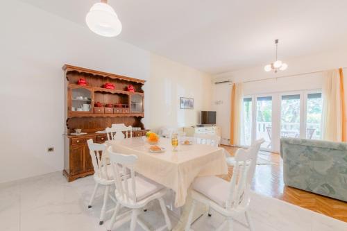 Apartments with a parking space Duce Omis - 2773 - image 5