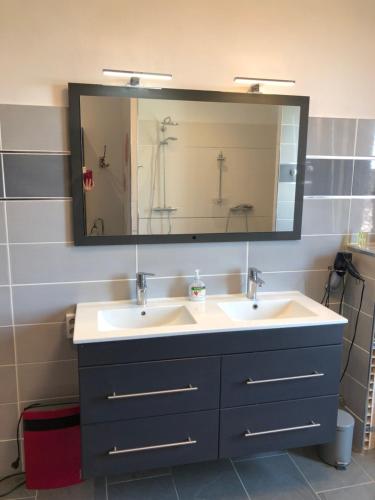 Bathroom, Maison au calme au coeur de village in Saint-Georges-d'Orques