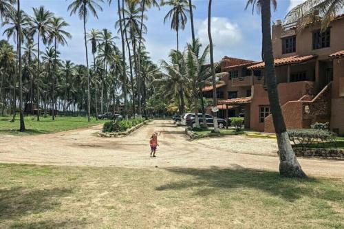Villa Vacacionales Los Cayos Con Playa Privada in Boca de Aroa