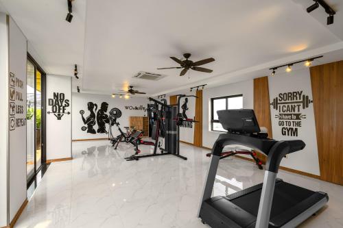 386982827 Chi House Danang Hotel and Apartment