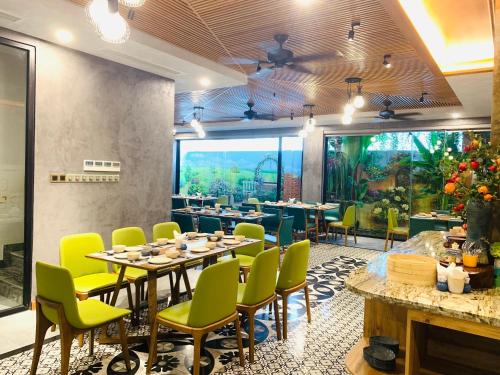 386982862 Chi House Danang Hotel and Apartment
