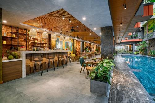 386982966 Chi House Danang Hotel and Apartment