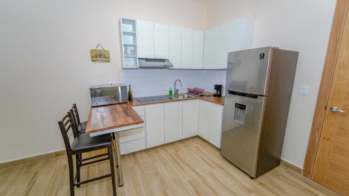 One-Bedroom Apartment image 6