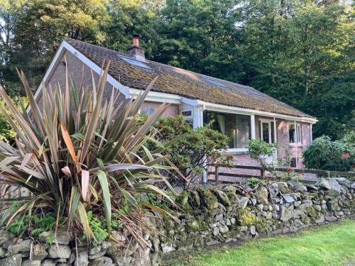 Captivating Cottage with Hot Tub included Sleeps 6 in Moniaive