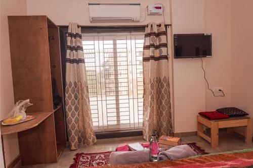 Stay Inn Kailasha - Lift,Parking,Kitchen and all modern facilities Varanasi