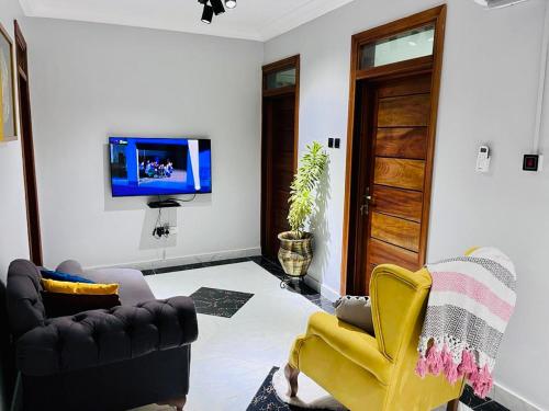 cozy 3 bedroom condo