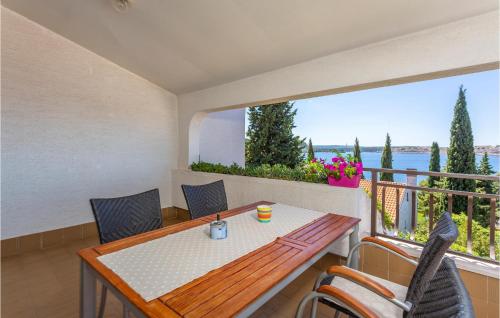 Lovely Apartment In Omisalj With House Sea View