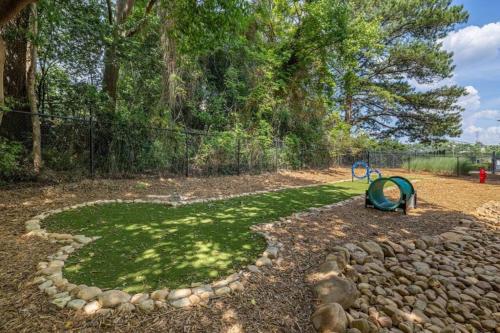 Heartbeat Of ATL- Gated Community, Pool, Gym, and much more! in Atlanta, USA