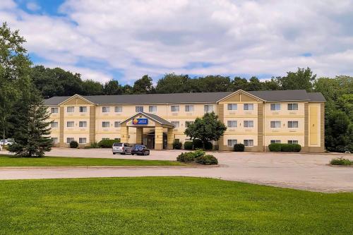 Comfort Inn & Suites East Moline near I-80