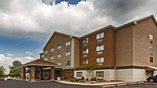 Best Western Plus West Akron Inn & Suites