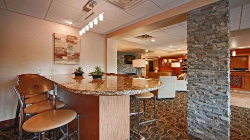 Best Western Plus West Akron Inn & Suites