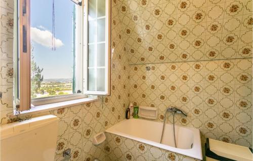 Three-Bedroom Holiday Home  image 7