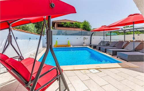 Stunning Home In Kavran With 2 Bedrooms, Jacuzzi And Outdoor Swimming Pool - Kavran