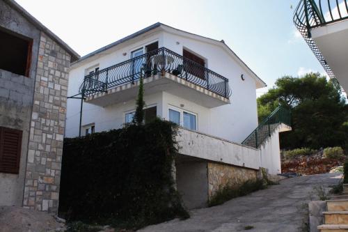 Apartments with a parking space Stomorska Solta - 5238 - image 14