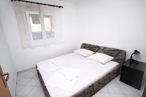 Apartments with a parking space Stomorska Solta - 5238 - main image