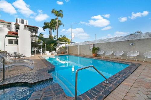 Broadbeach, Stylish Apartment Close To everything