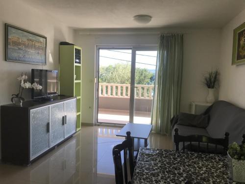 Apartments by the sea Duce Omis - 5261 - image 2