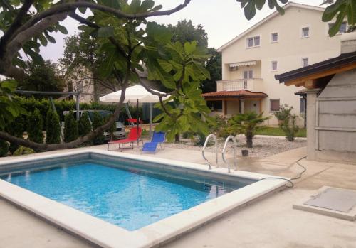 Family friendly apartments with a swimming pool Sveti Anton, Krk - 5291