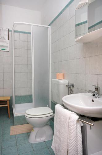 Double Room Vrbnik 5301b - image 9