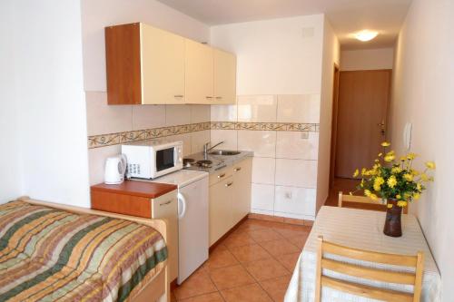 Apartments with a parking space Malinska (Krk) - 5289 - main image