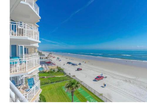 Beach Oasis 704 Lovely Daytona ocean front for 5 sleeps up to 12 in Daytona Beach, USA