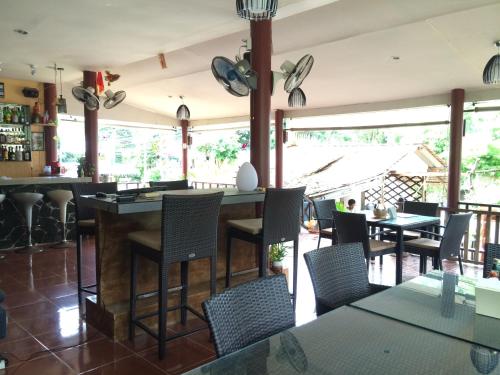 Bar/lounge, Baansanook Bungalow in Bai Lan Bay