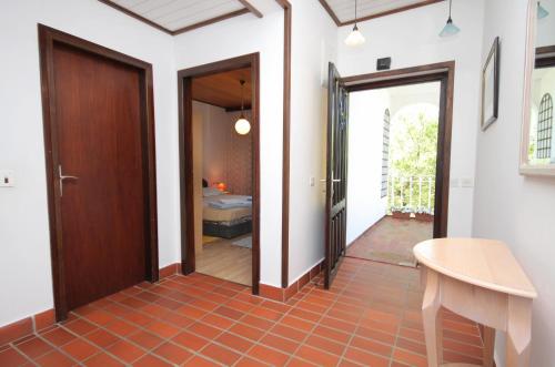 Apartments with a parking space Baska Krk - 5430 - image 12