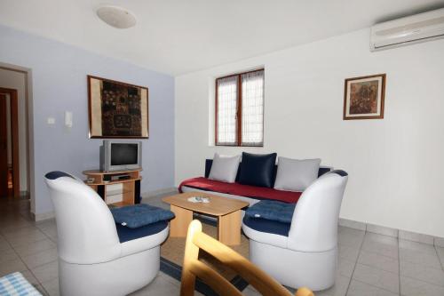 Apartments with a parking space Malinska (Krk) - 5397 - image 3