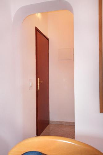 Apartments with a swimming pool Baska Krk - 5354 - image 4